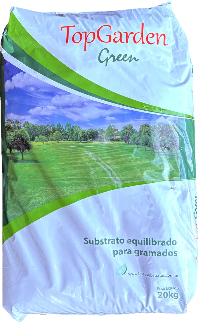 Saco de 20 kg do substrato Top Garden Green, fotografado na fábrica em Holambra